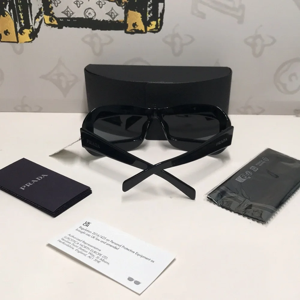 Stylish Black Sunglasses SPR30Y 1AB-5s0